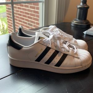 Adidas superstars